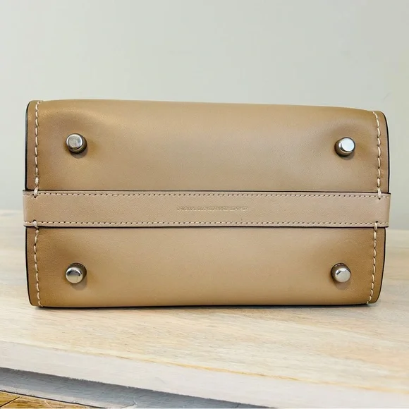 Coach Cashin 22 in Taupe, EUC; missing Coach Originals hangtag - Picture 6 of 15